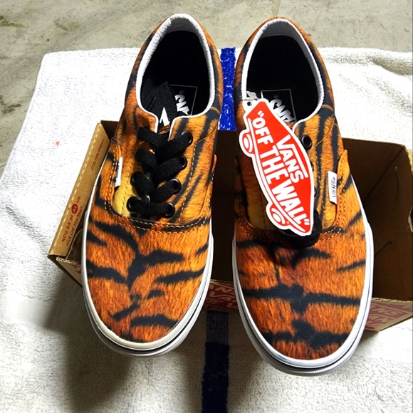 Vans Other - VANS ERA Men's 4.5 / Women's 6 Skate Shoes Tiger/True White